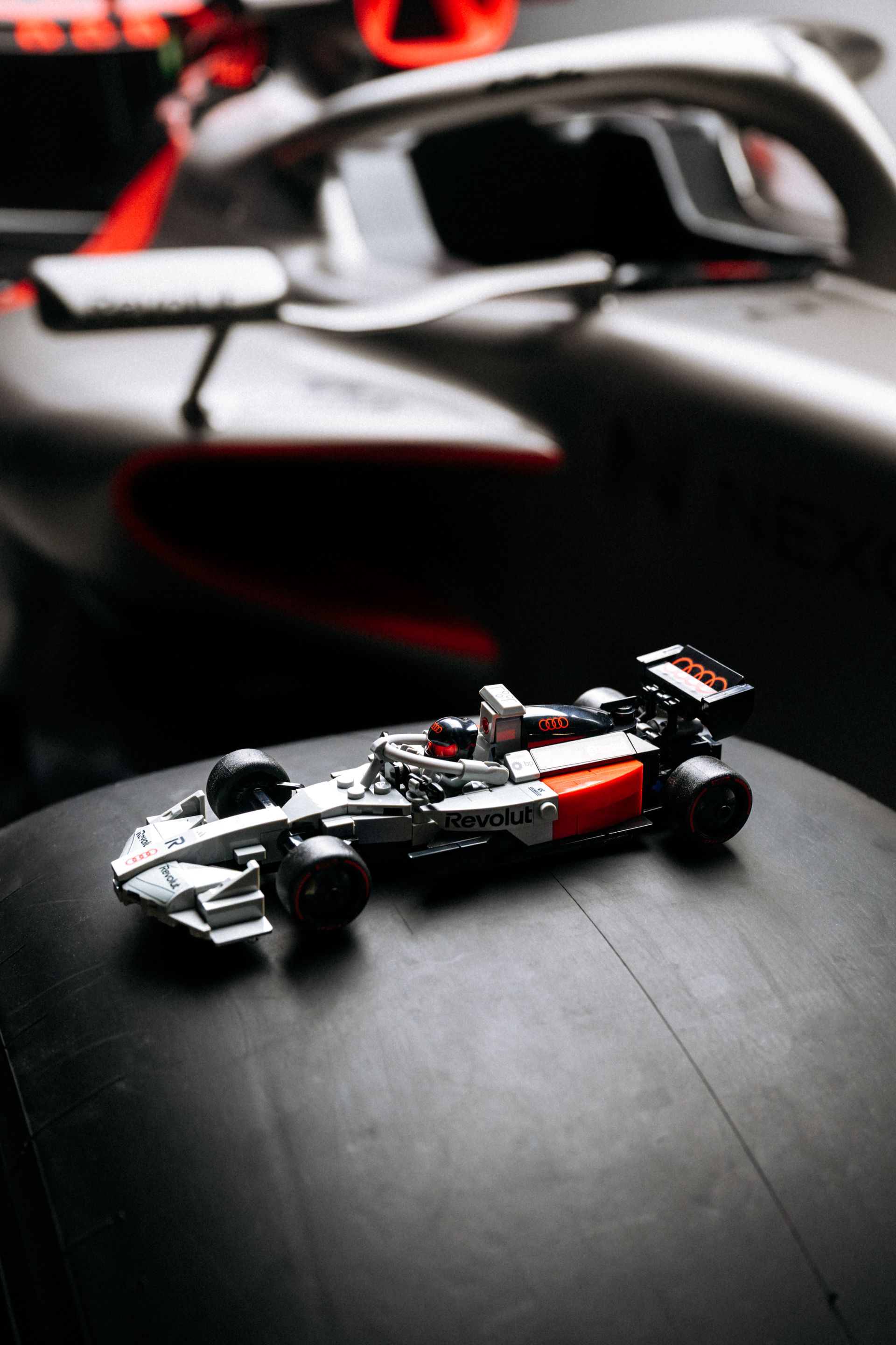 LEGO® Speed Champions Audi Revolut F1® Team R26