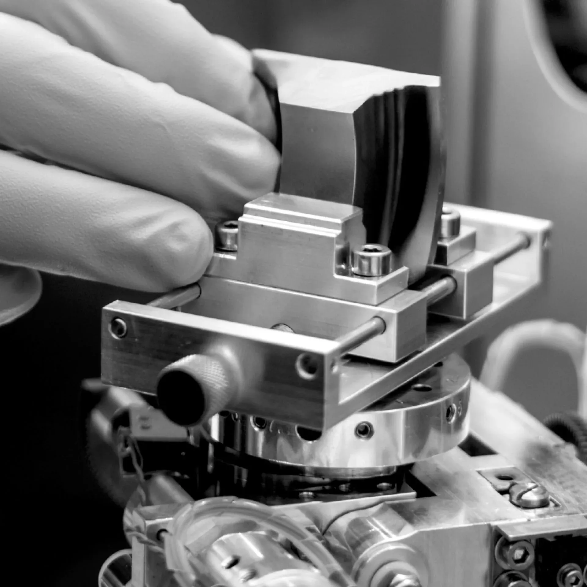 Quality management at the Neuburg site, component analysis using a scanning electron microscope