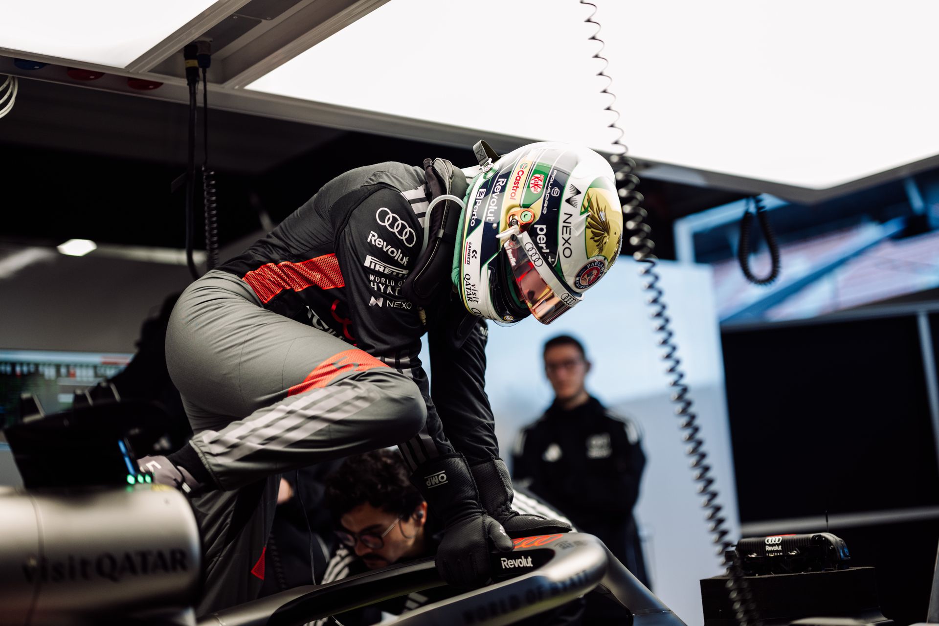 Gabriel Bortoleto getting into his car