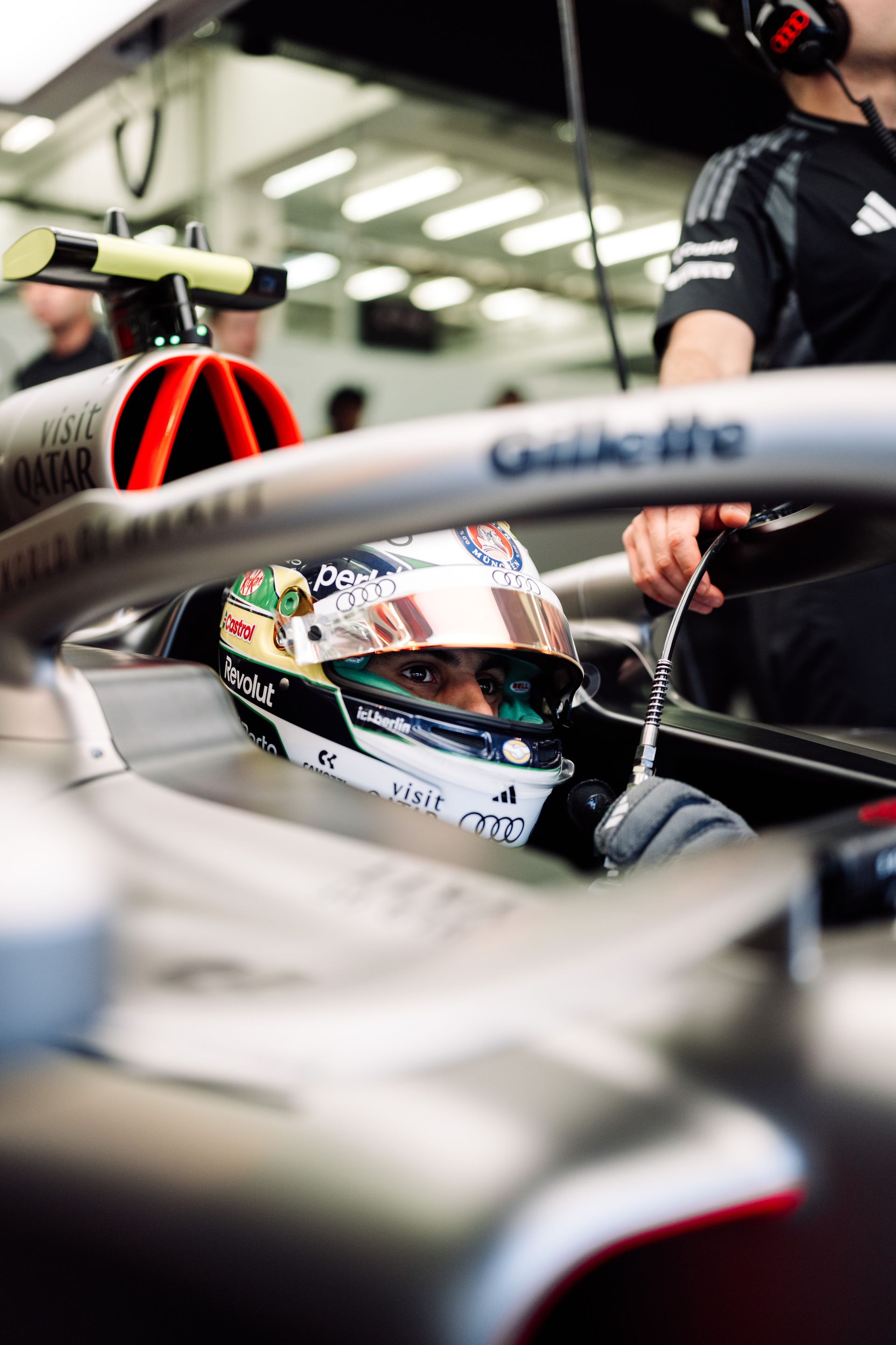 Gabriel Bortoleto sitting in his car with his helmet on