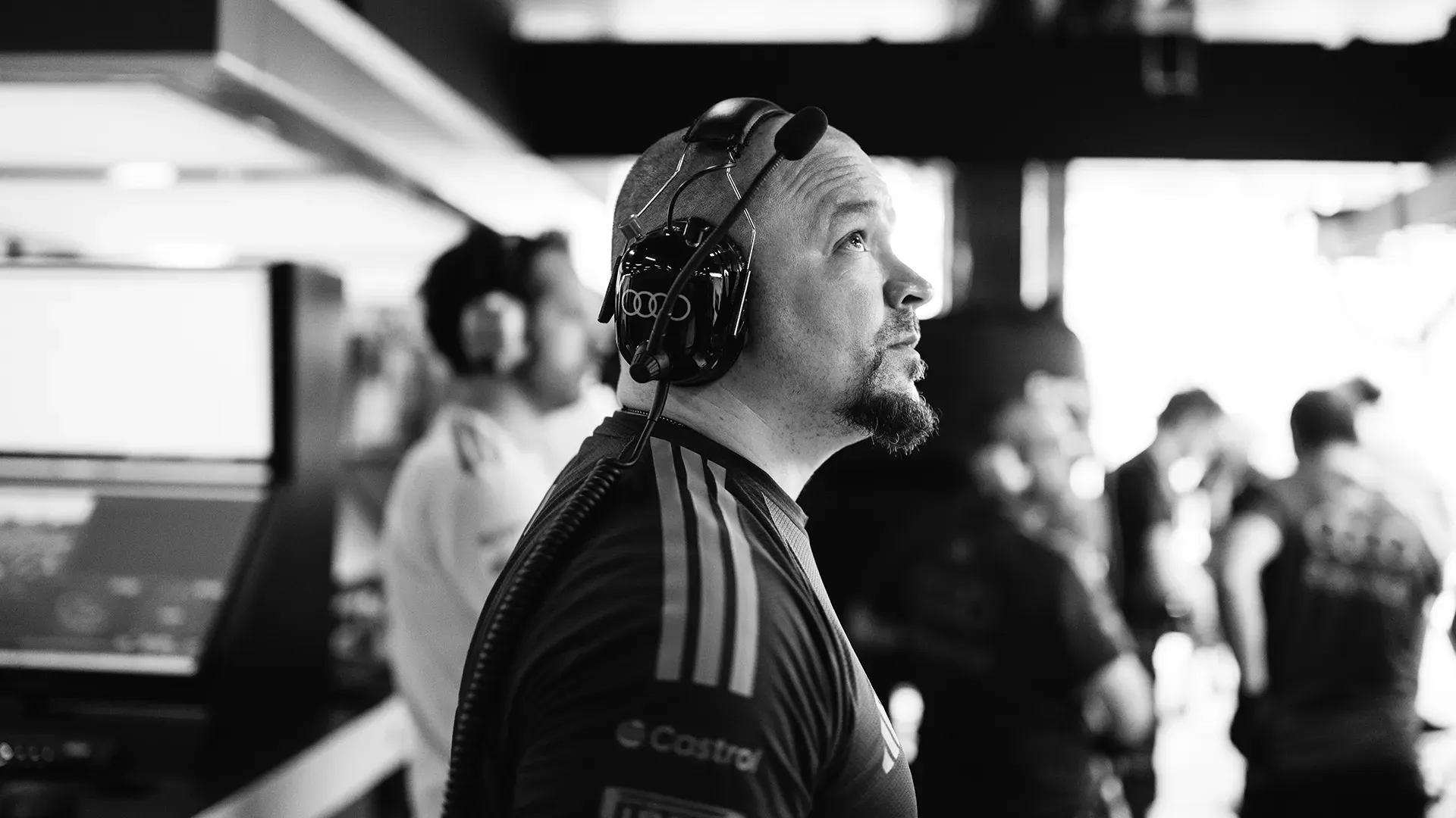 A Team member is watching through the progress before FP1