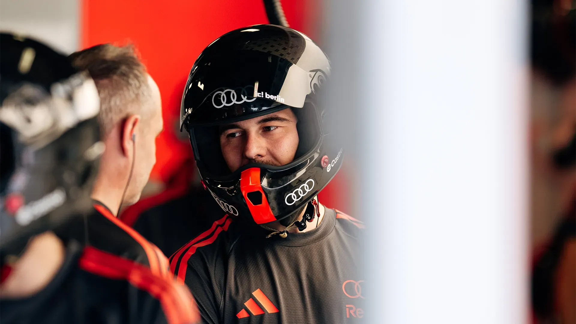 Pitcrew talking to each other