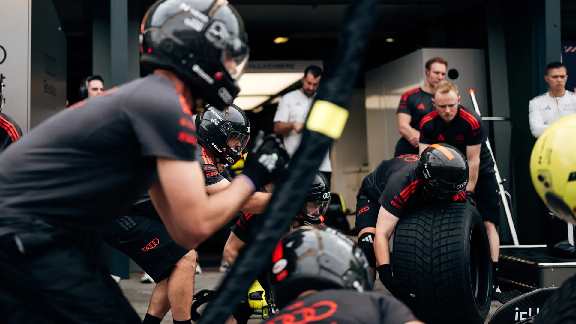 The whole pitcrew is practicing