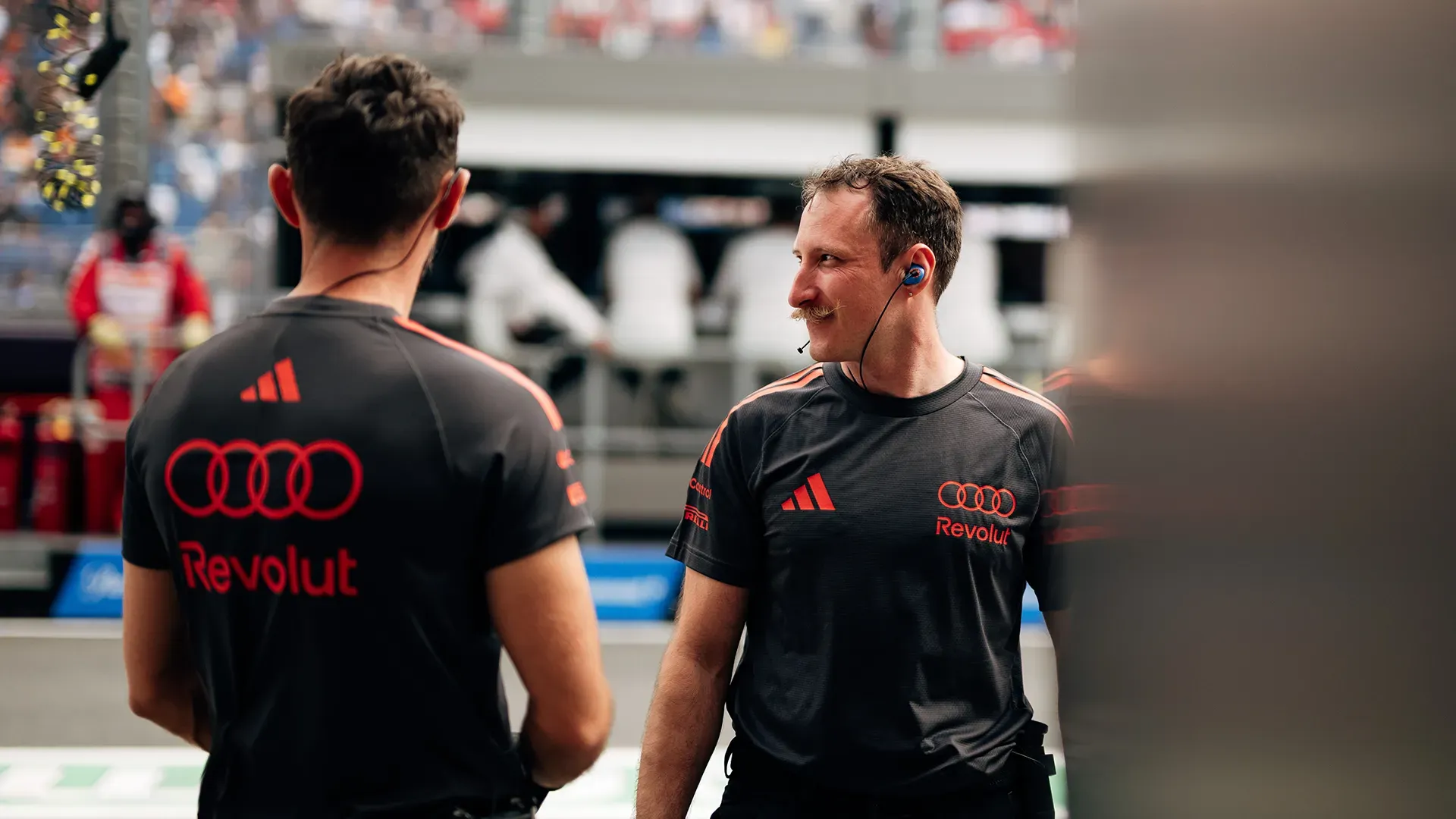  Team members in front of the pit 