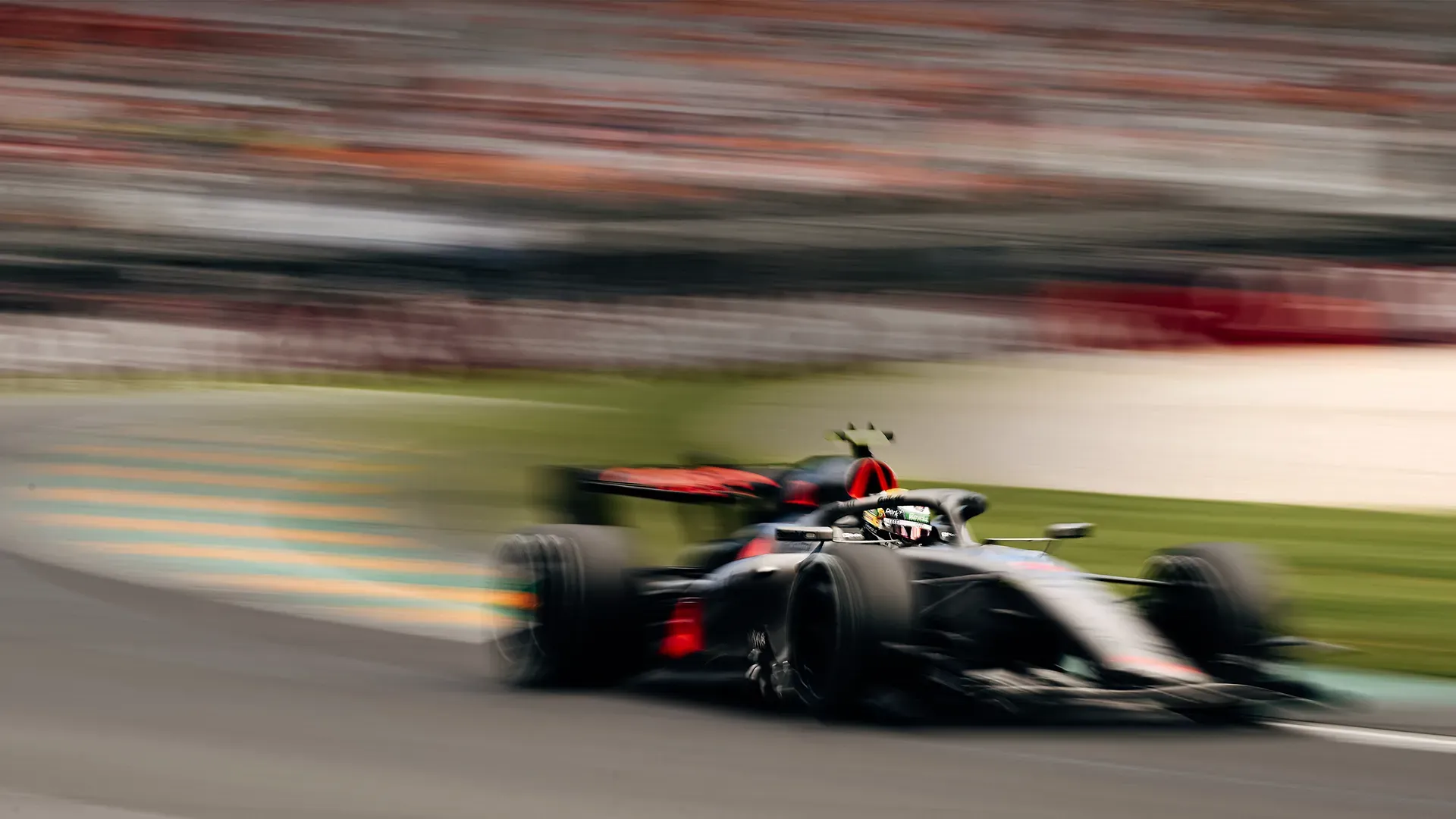 Gabriel Bortoleto racing his R26 in Melburne