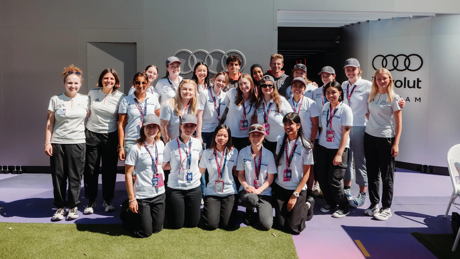 All Girls together in a team photo with Nico and Gabi