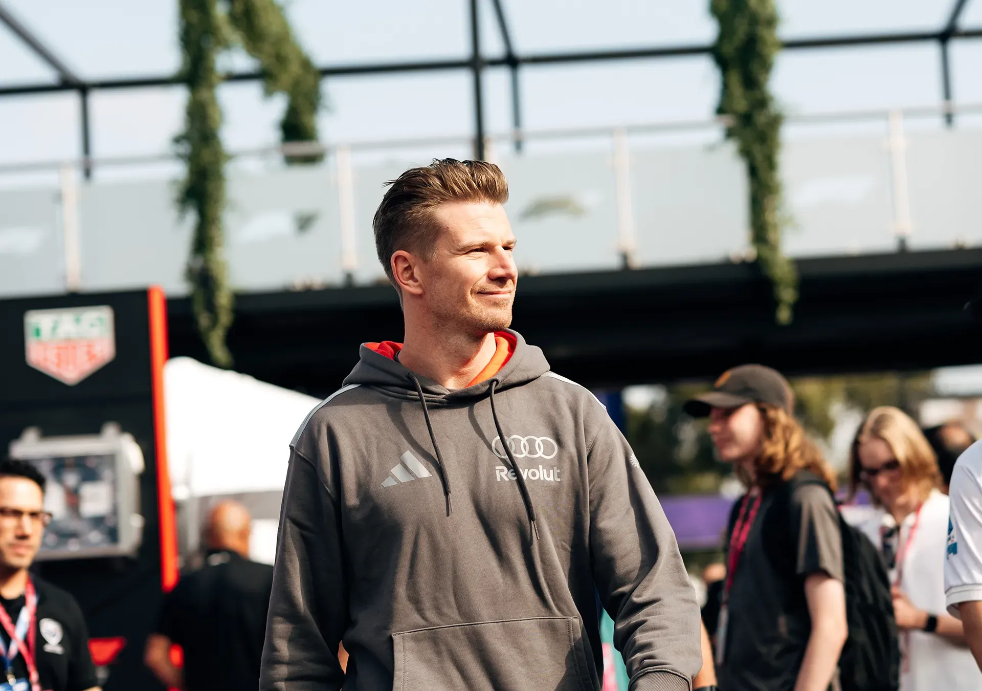 Nico arriving in Melbourne 