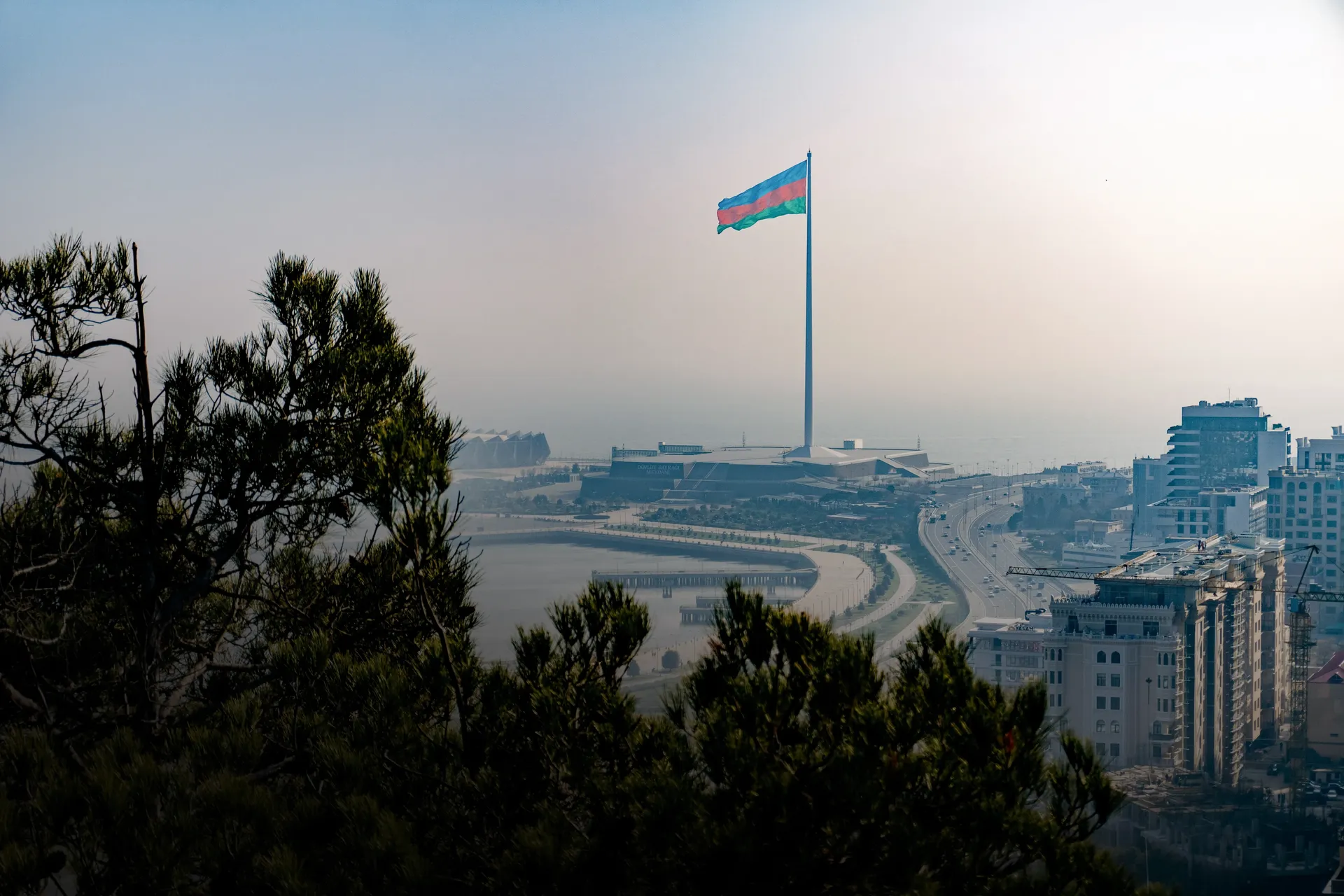 Baku City Circuit overlooking the Caspian Sea and Azerbaijan flag