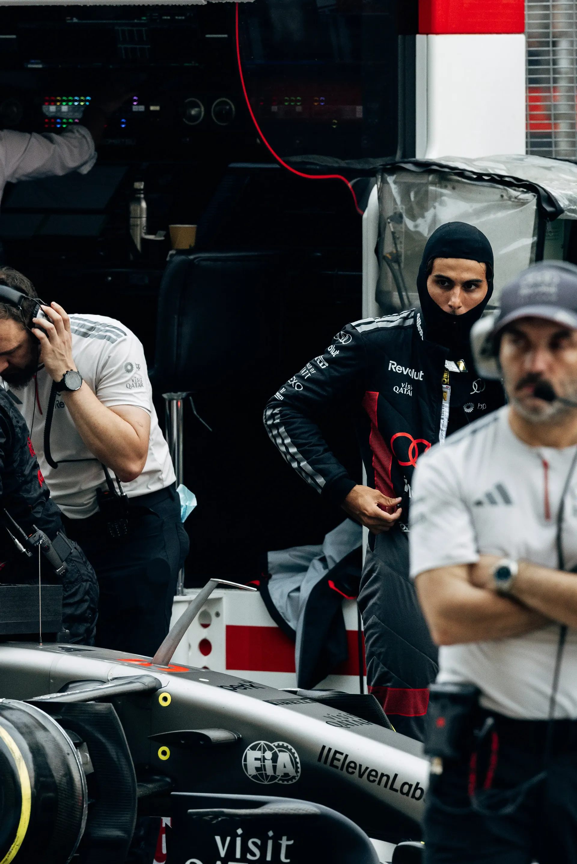 Audi Revolut F1® Team mechanics preparing Gabriel Bortoleto for the race