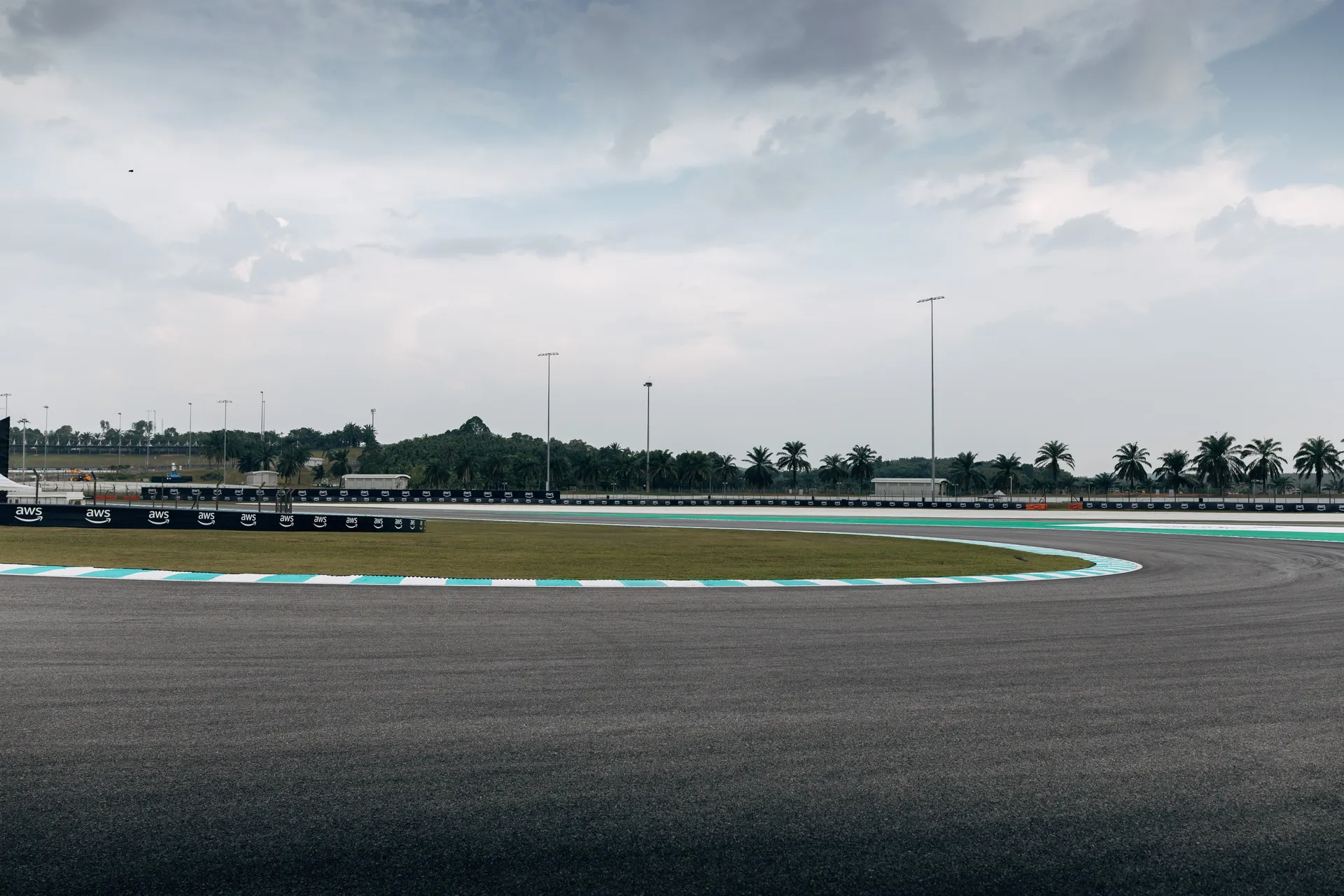 Wide track section at Bahrain International Circuit with blue and white kerbs