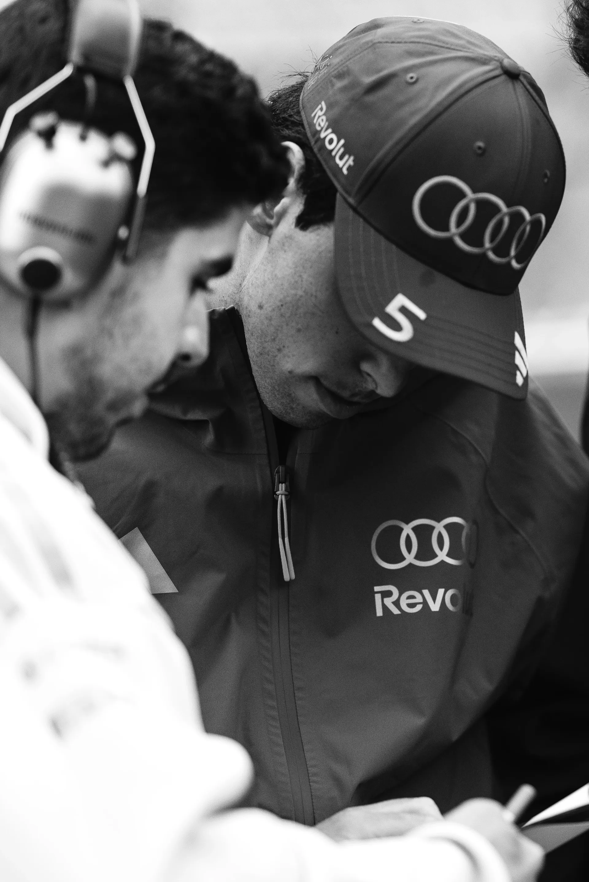 Gabriel Bortoleto speaks with an Audi Revolut F1® Team engineer during a discussion on the grid at Spa-Francorchamps.
