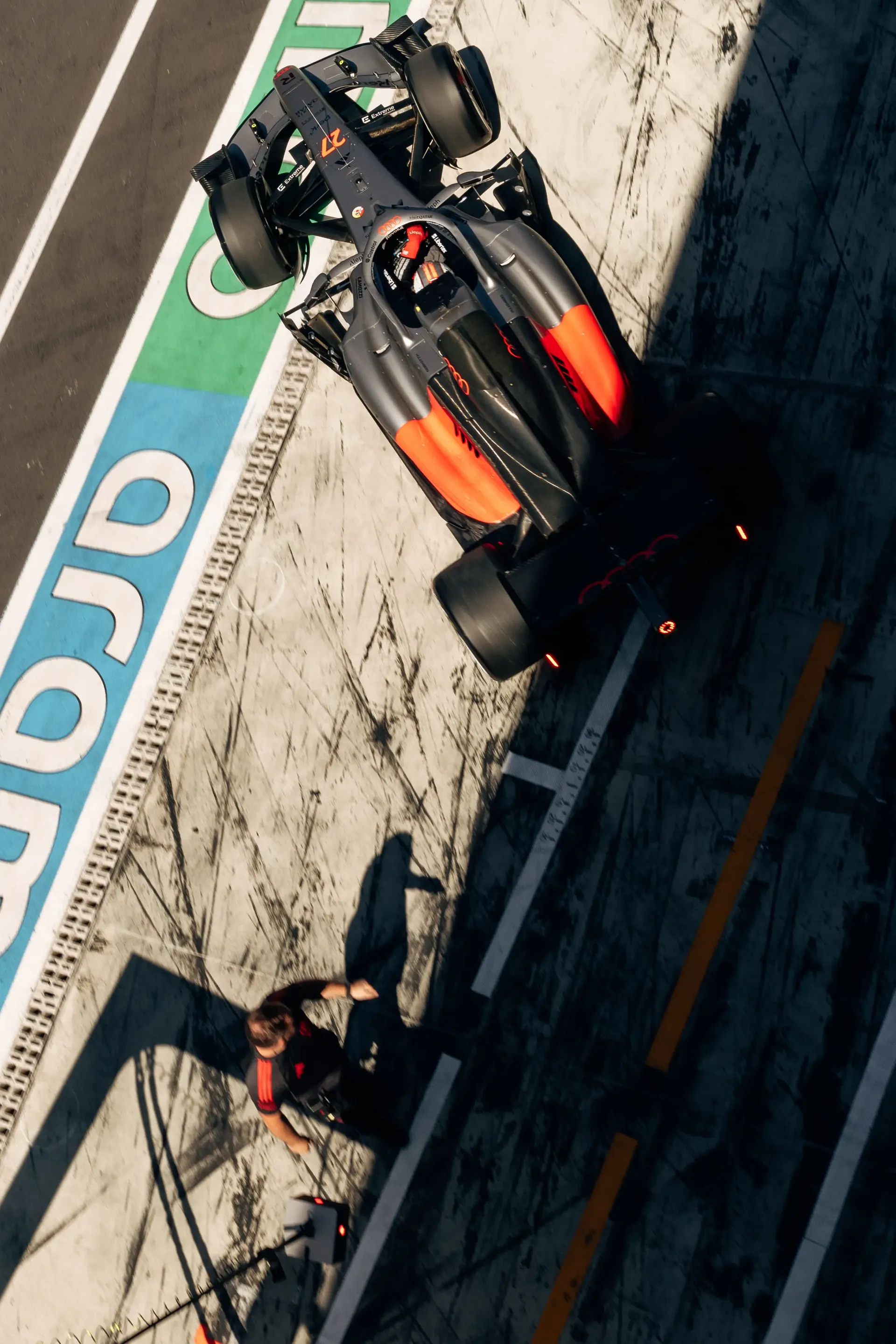 Audi Revolut F1® Team pit crew performing a pit stop