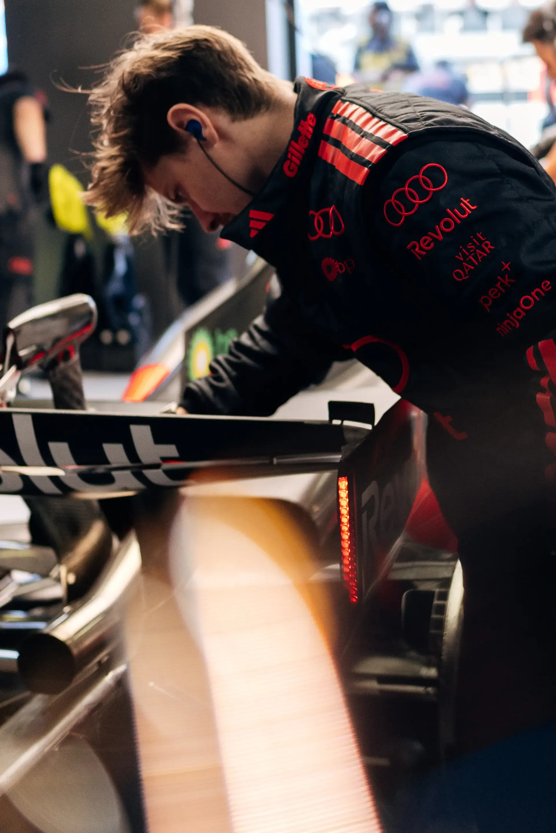 Audi Revolut F1® Team mechanic working on the Formula 1® car in the garage.