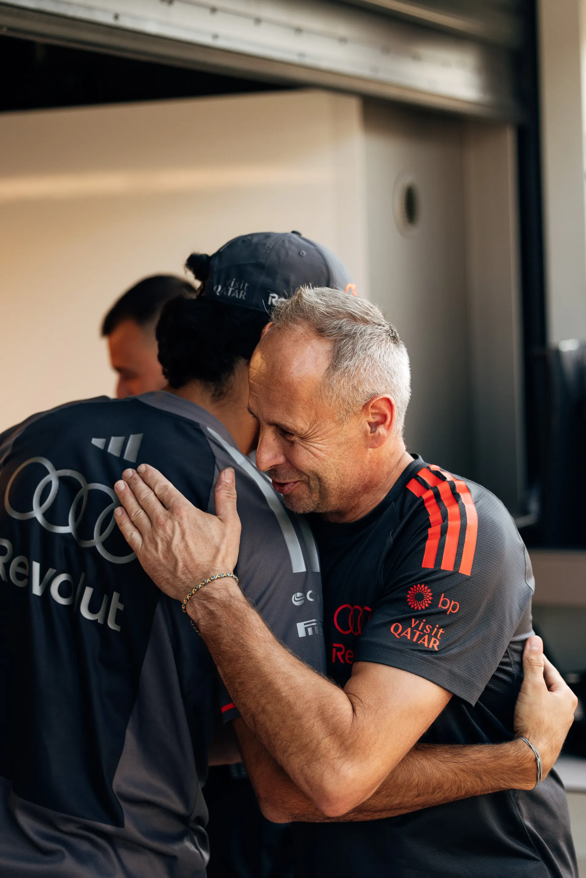 Gabriel Bortoleto greeting an Audi Revolut F1® Team mechanic with a hug inside the paddock at the Italian Grand Prix.