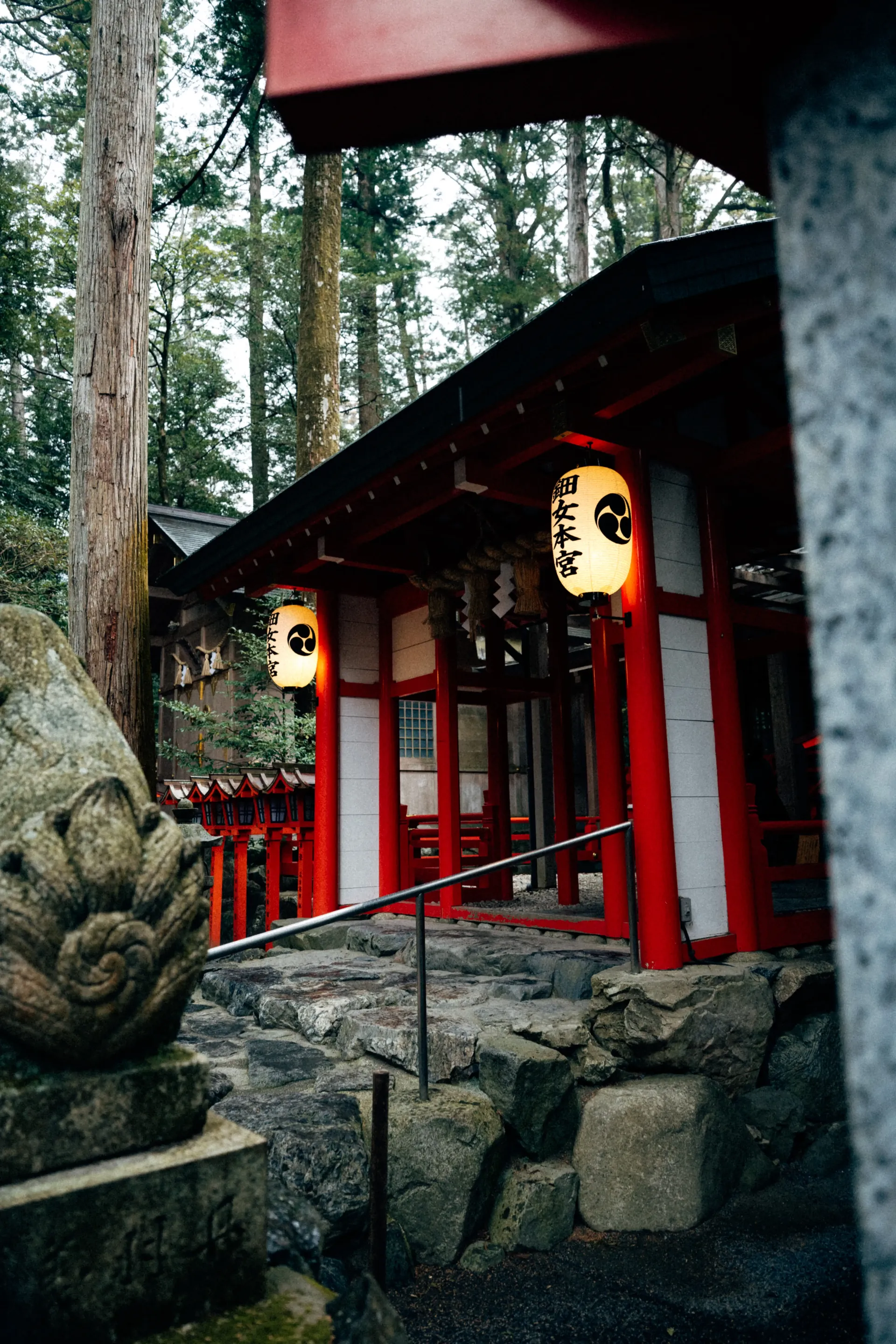 Historic Japanese shrine walkway with red railings and lanterns in Suzuka during the Japanese Grand Prix raceweekend