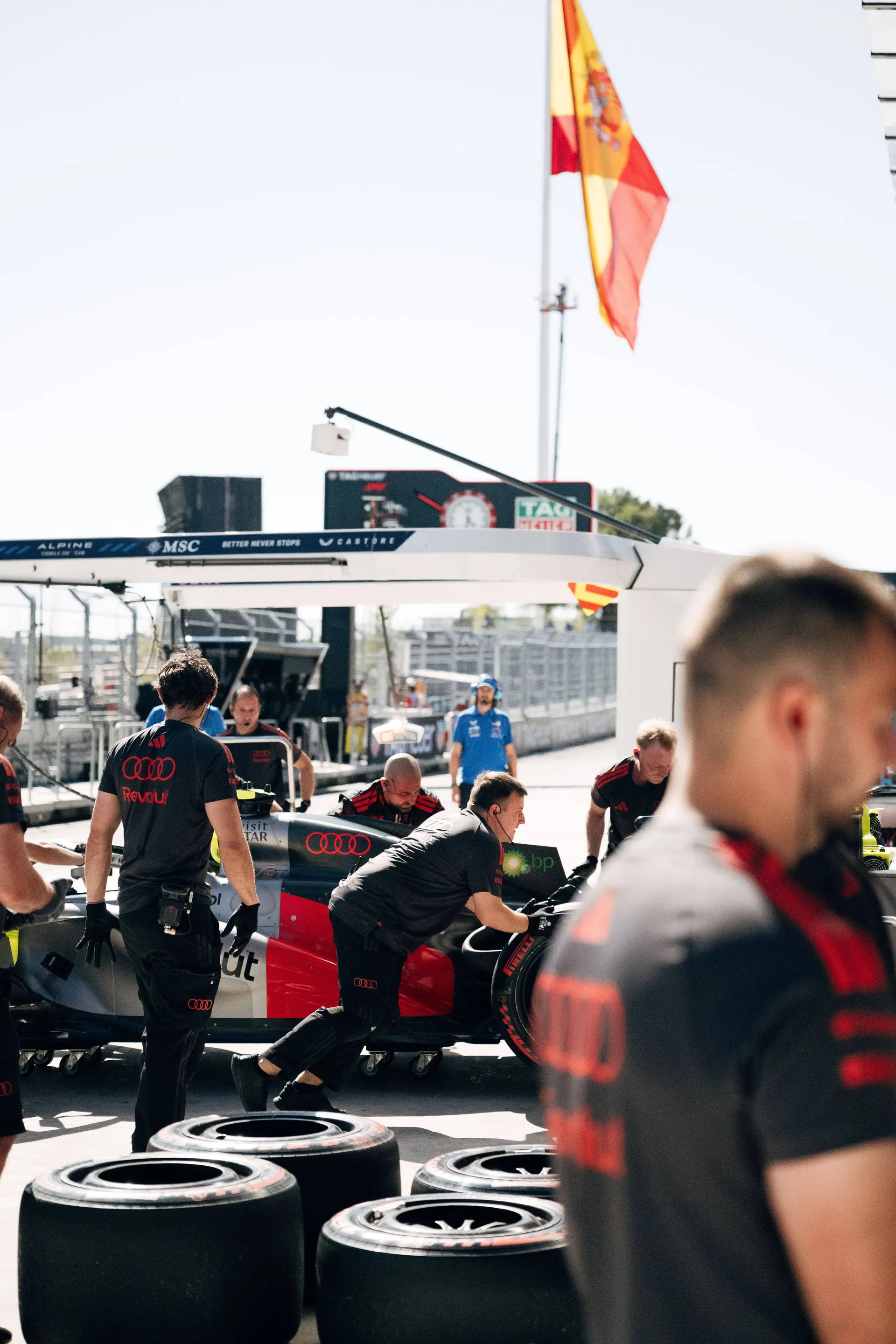 Audi Revolut F1® Team crew pushing the car back into the pit box beneath a Spanish flag in Madrid
