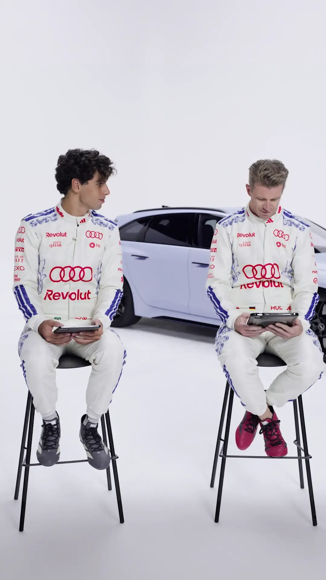 Gabriel Bortoleto and Nico Hulkenberg configurating the Audi RS 5