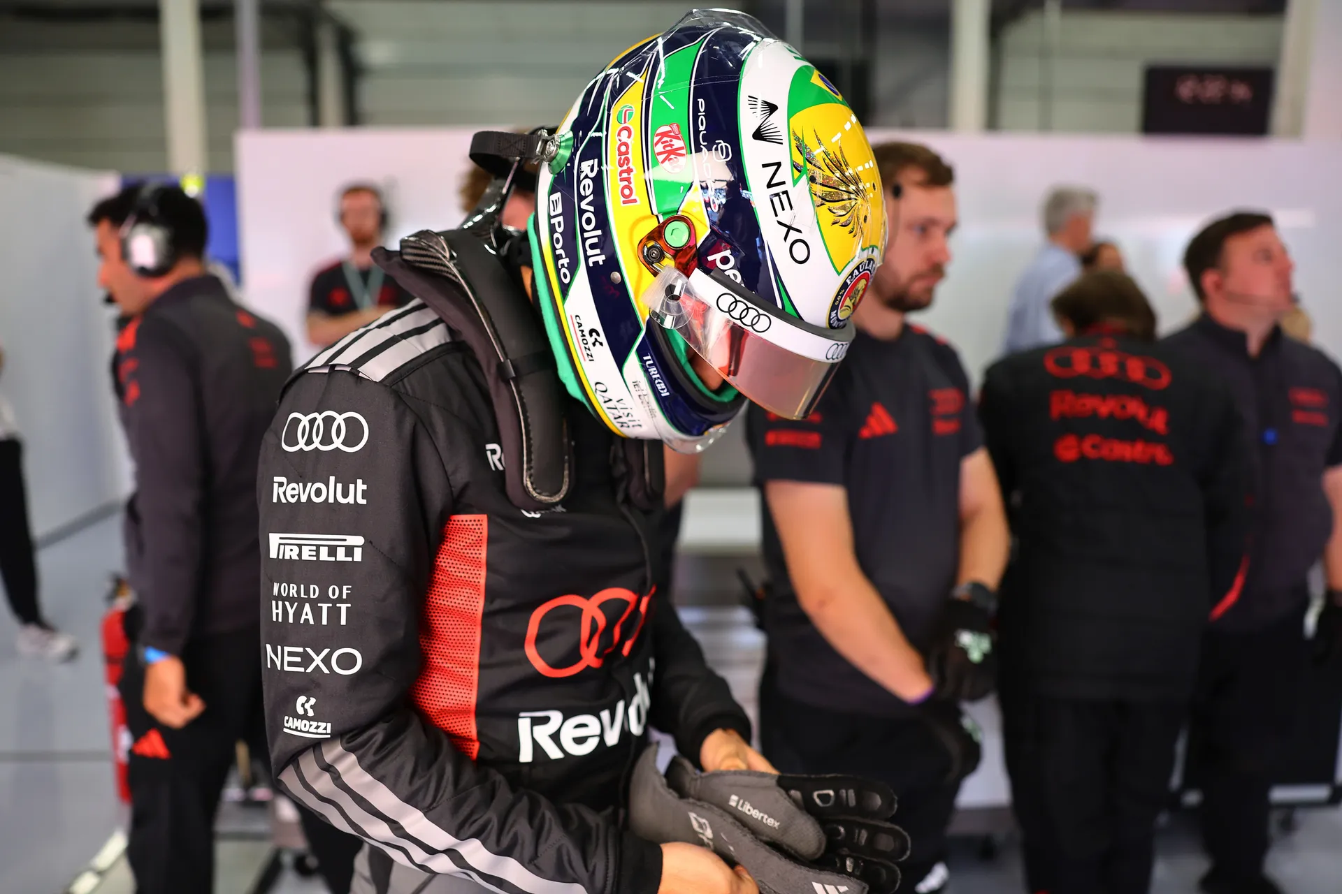Gabriel Bortoleto prepares his gloves in the Audi Revolut F1® Team garage before a session.
