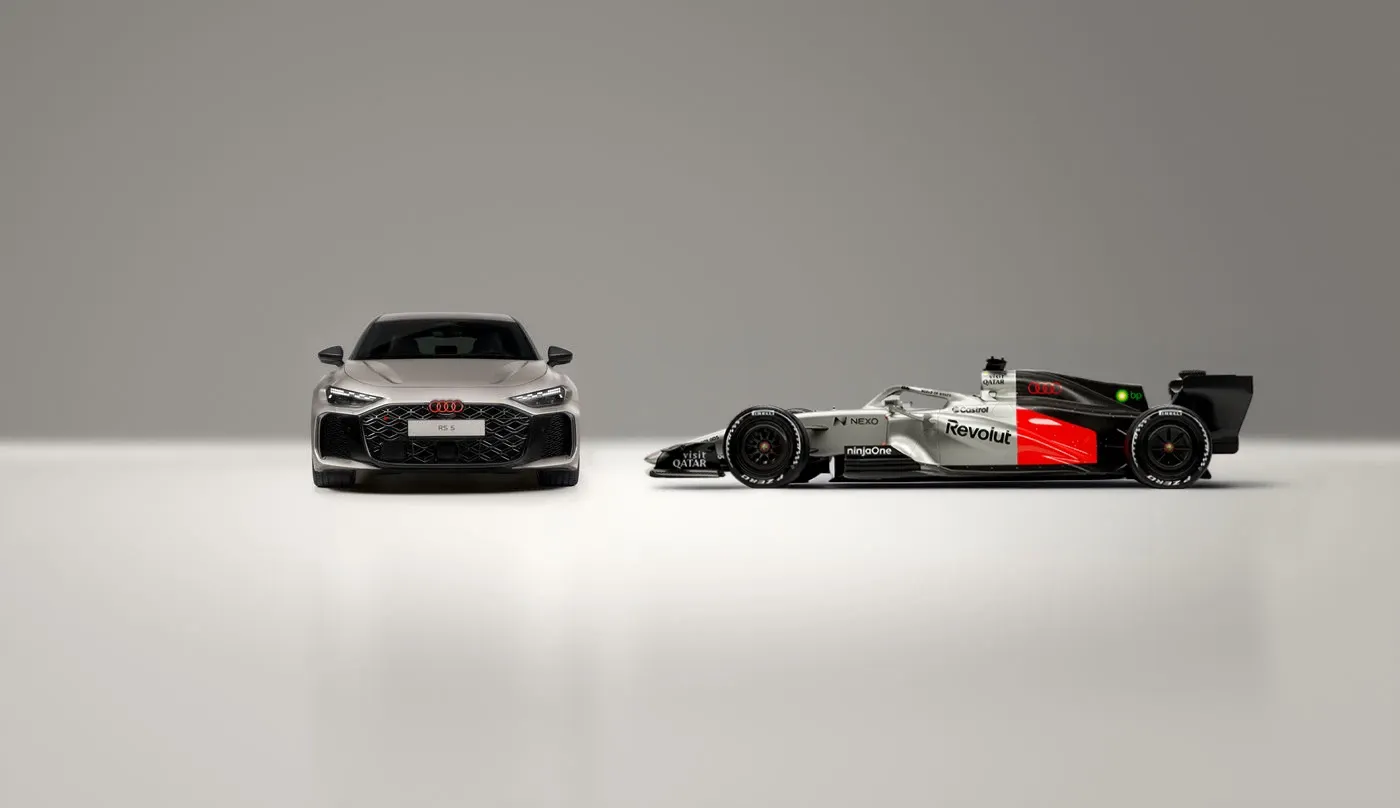 Front view of the Audi RS 5 Sedan standing net to the Audi Revolut F1® Team car R26 in the Studio