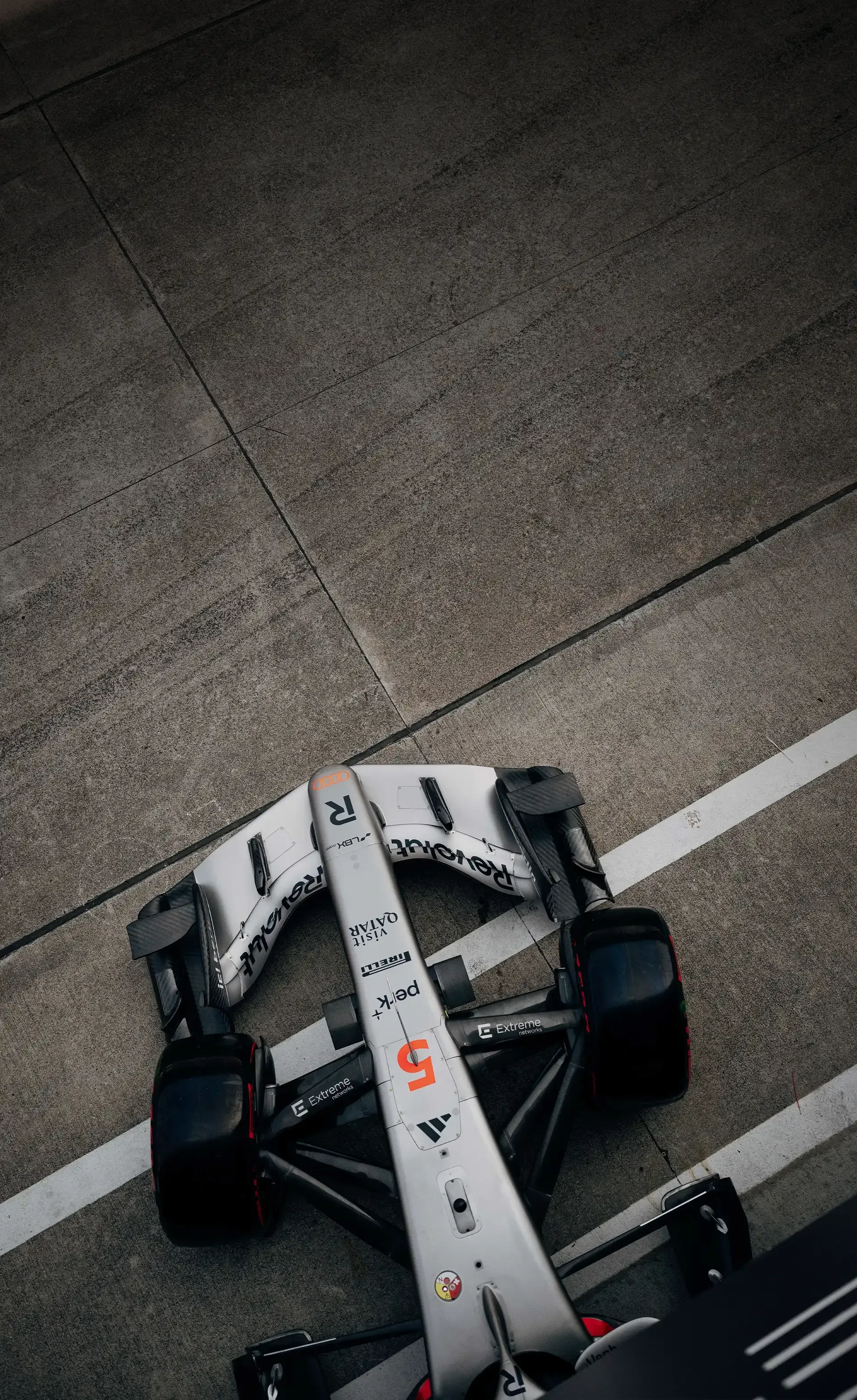Top view of the Audi R26 front wing on the race track in Suzuka