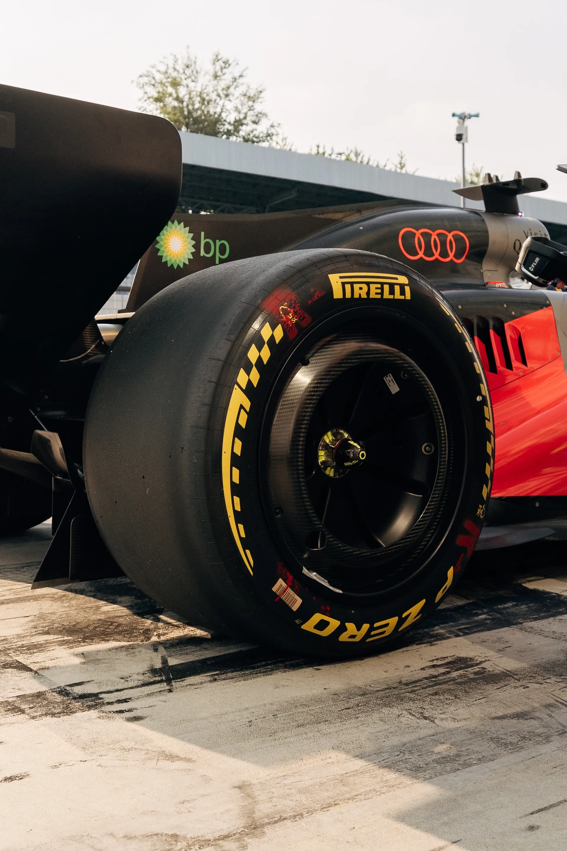 Rear tyre close-up of the Audi Revolut F1® Team car Audi R26