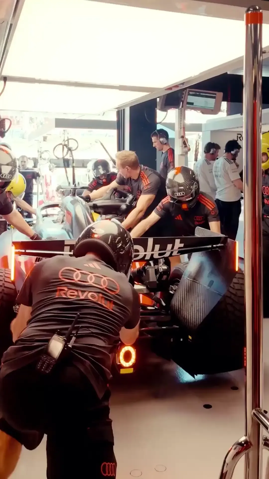 Nico Hulkenberg Teamwork at the Audi Revolut F1® Team Garage