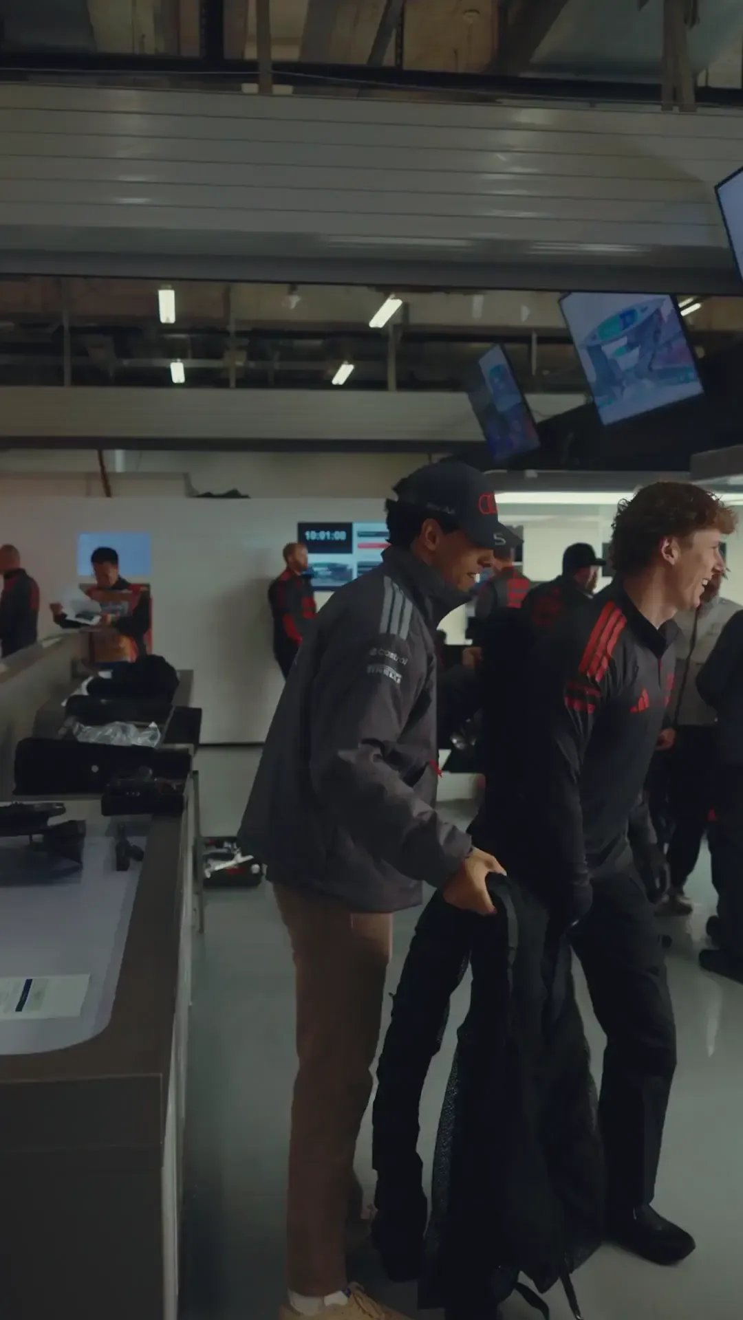 Gabirel Bortoleto arrives at the China GP Garage