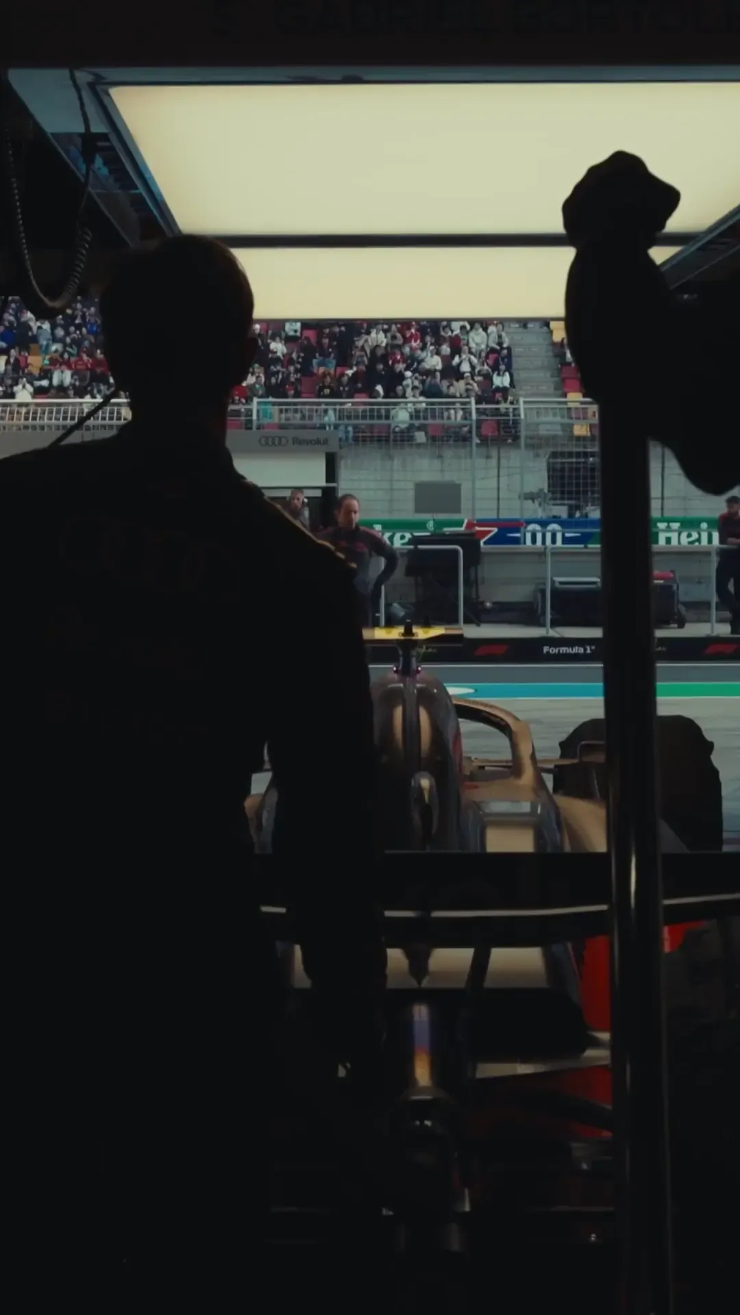 Audi Revolut F1® Team garage in action
