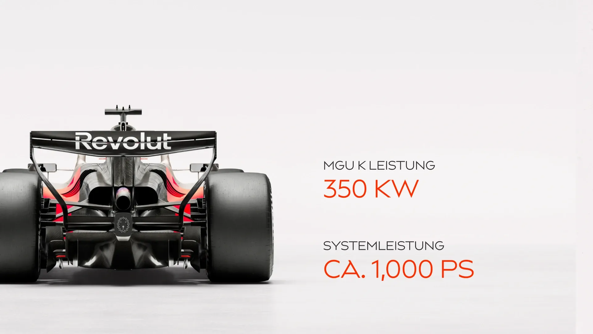 Heckansicht des Audi Revolut F1® Team R26, daneben technische Fakten zur MGU K Leistung von 350 kW und einer Systemleistung von ca. 1.000 PS.