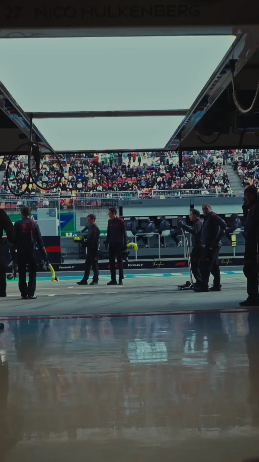 Audi Revolut F1® Team garage in action
