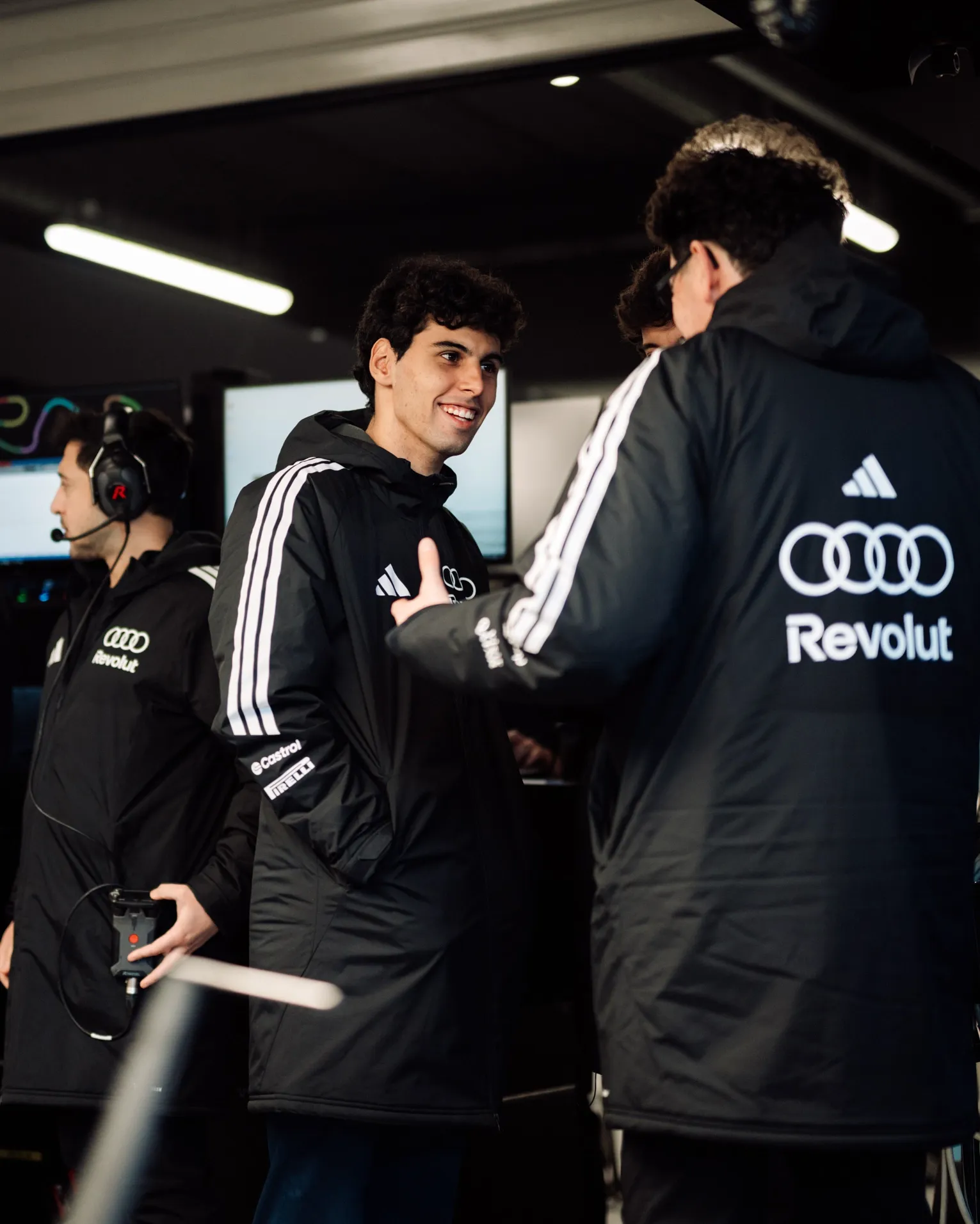 Gabriel Bortoleto talking to Teammates